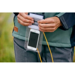 Jobe Waterproof Phone Case -Water Sports Supplies 420016001 lifestyle 1 big 500x500 1