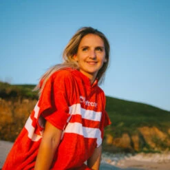 Northcore Beach Basha Changing Robe Stripes - Red -Water Sports Supplies NOCO24M 3 500x500 1