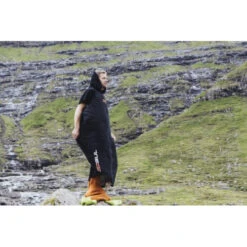 GUL Hooded Changing Poncho - Black 5 GUL Hooded Changing Poncho - Black -Water Sports Supplies gul changing poncho AC0110 B4BIRD 1 500x500 1